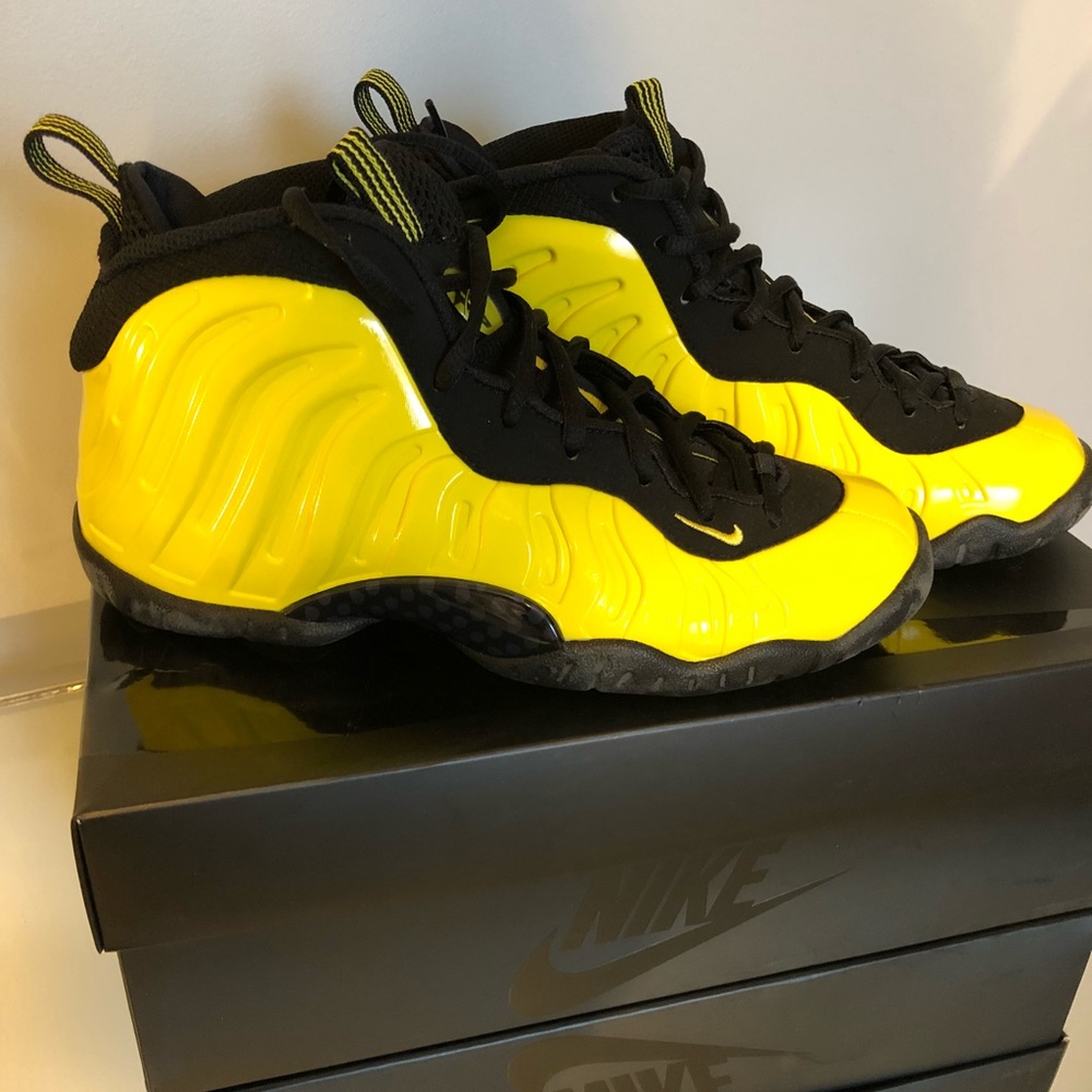 Nike foamposite 1 bright yellow black youth 4.5